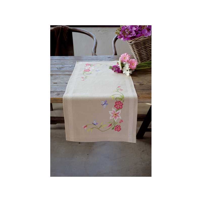 Kit chemin de table Fleurs roses avec papillons Kit chemin de table Fleurs roses avec papillons