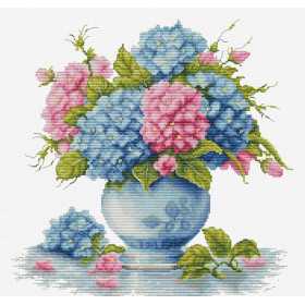 Embroidery kit Vase with Hydrangea