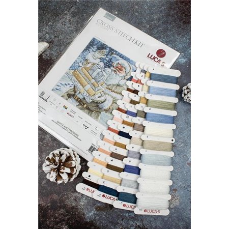 Kit de broderie Père Noël et cadeaux